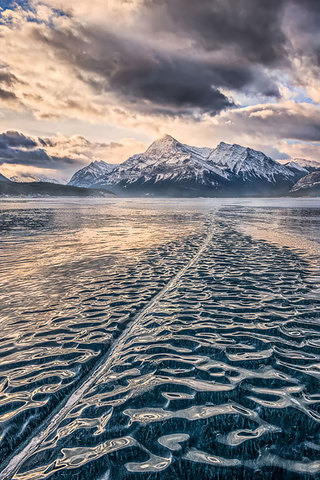 Illustration for article titled Mt. Asgard looks like the actual home of the Viking gods